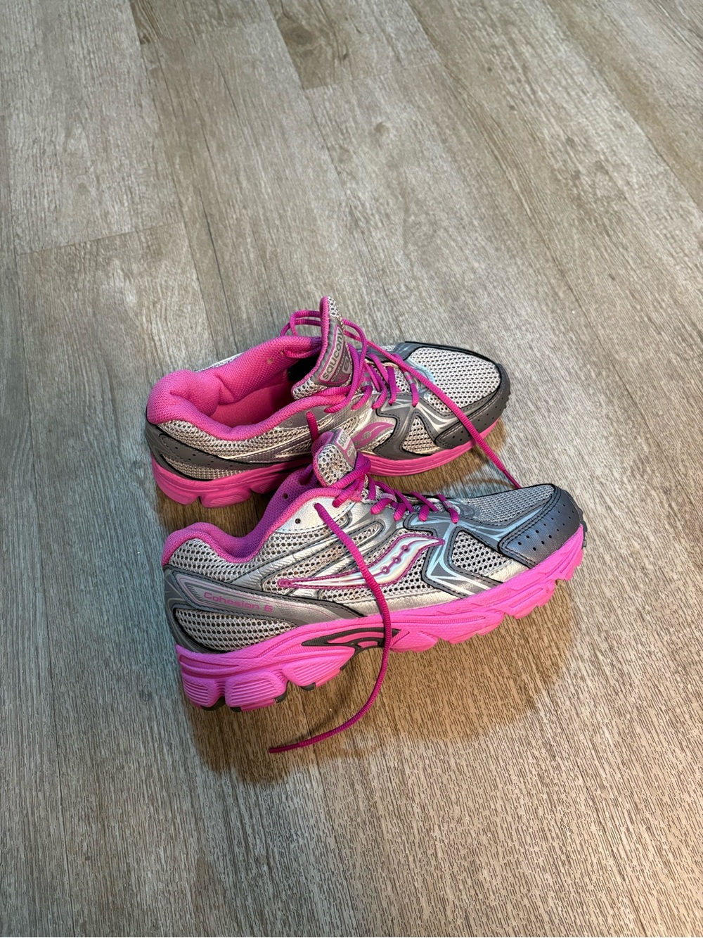 SAUCONY COHESION 6 PINK/GRAY BIG KIDS SIZE 5.5
